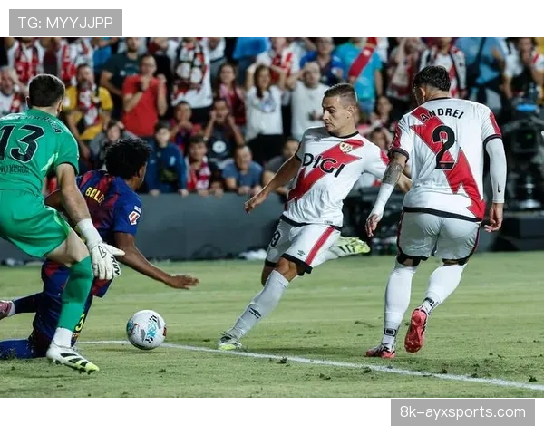 西甲积分榜深度解析：巴萨九分领跑稳坐王座，欧战席位争夺白热化